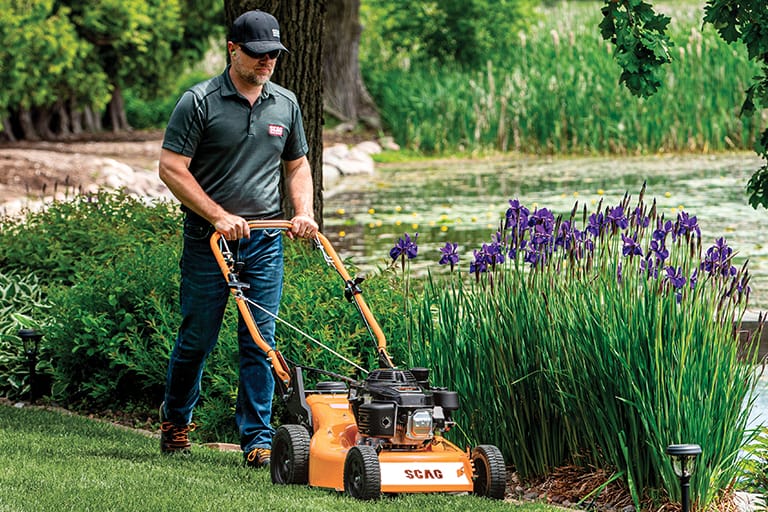 Man pushing a SFC-21 mower